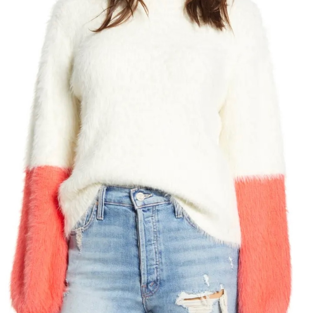 Colorblock Sleeve Eyelash Sweater
PRMA size M